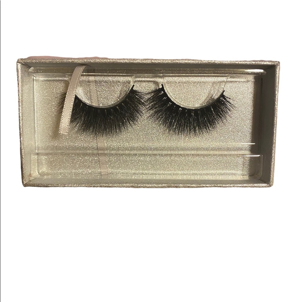 Eye lashes